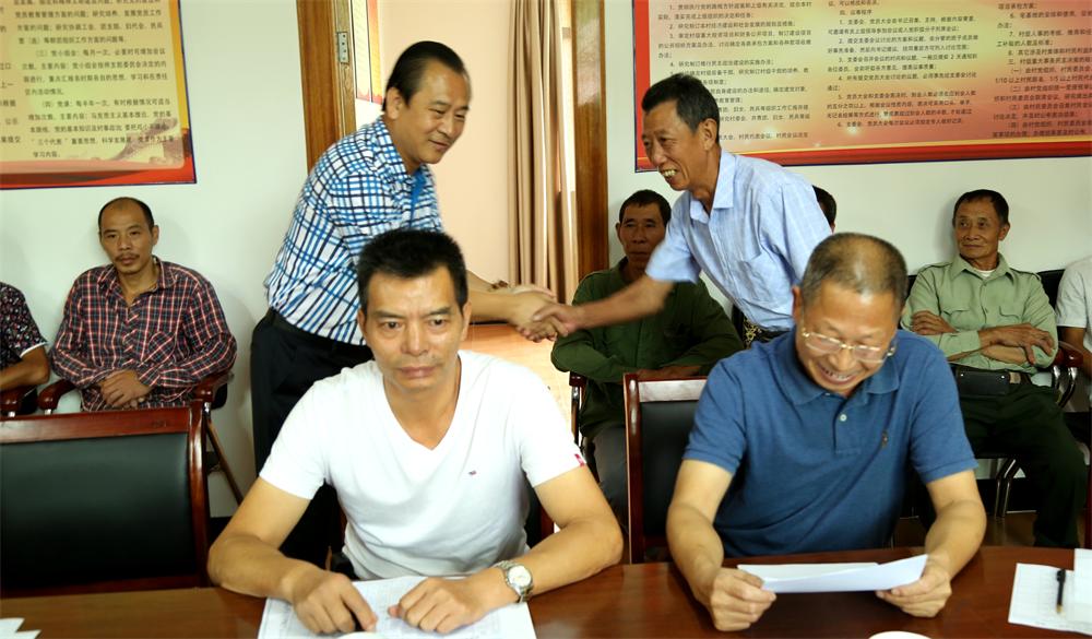 福建易順建筑工程有限公司“互動聯動、掛鉤幫扶”招沙甲村貧困戶捐贈儀式