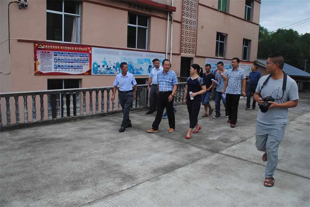 福建易順建筑工程有限公司“互動聯動、掛鉤幫扶”招沙甲村貧困戶捐贈儀式