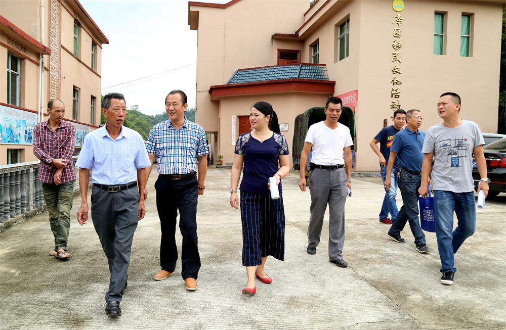 福建易順建筑工程有限公司“互動聯動、掛鉤幫扶”招沙甲村貧困戶捐贈儀式