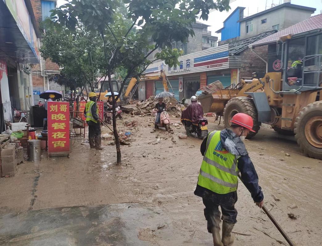 洪災(zāi)過(guò)后，加緊清淤