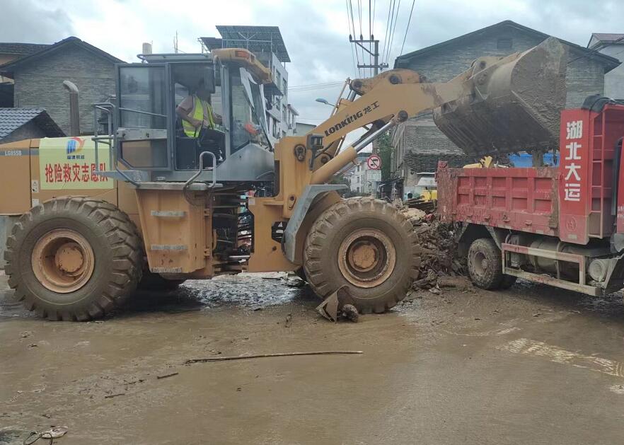 洪災(zāi)過(guò)后，加緊清淤