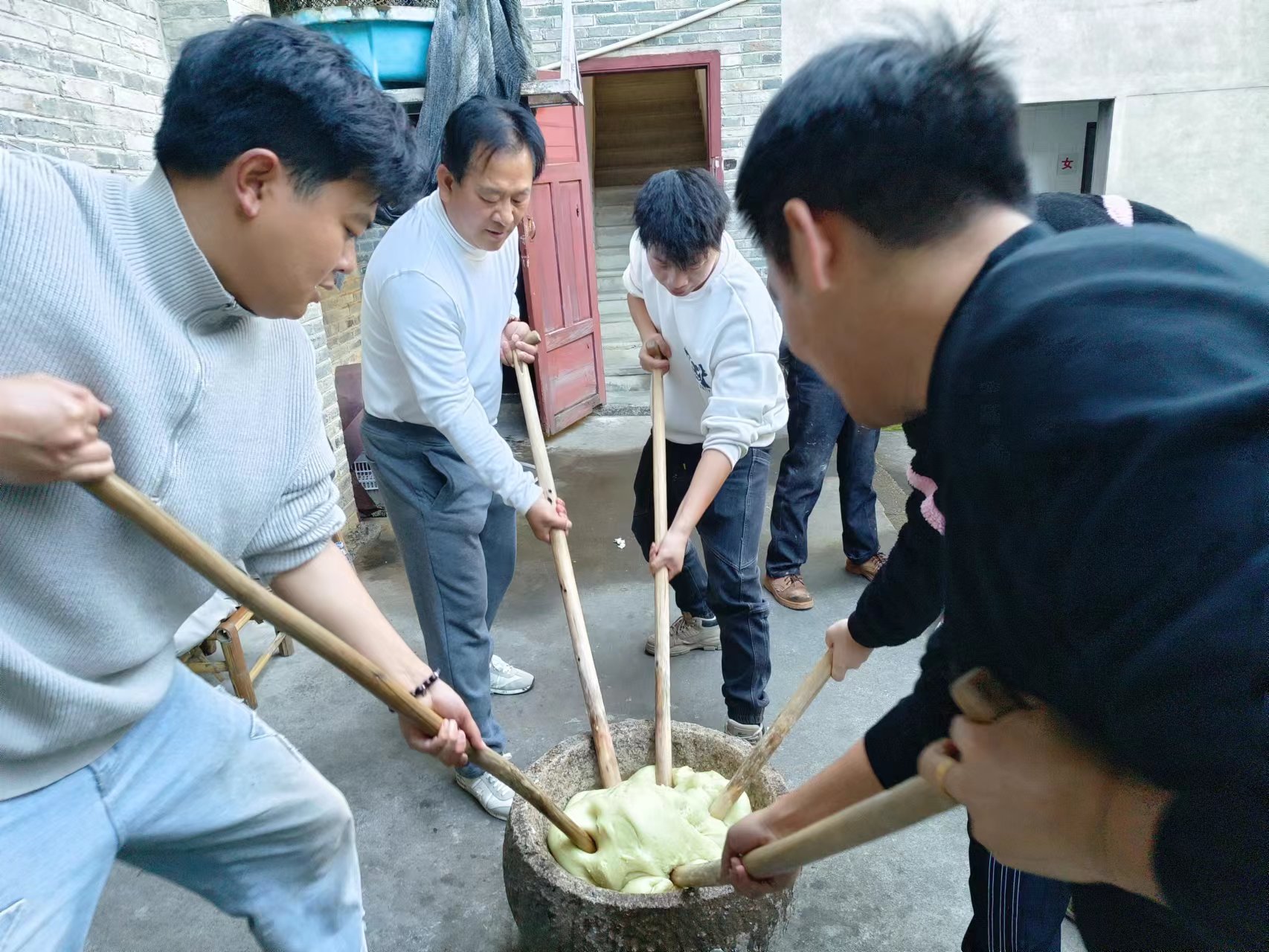 易順建工集團:體驗黃粿制作,傳承傳統文化