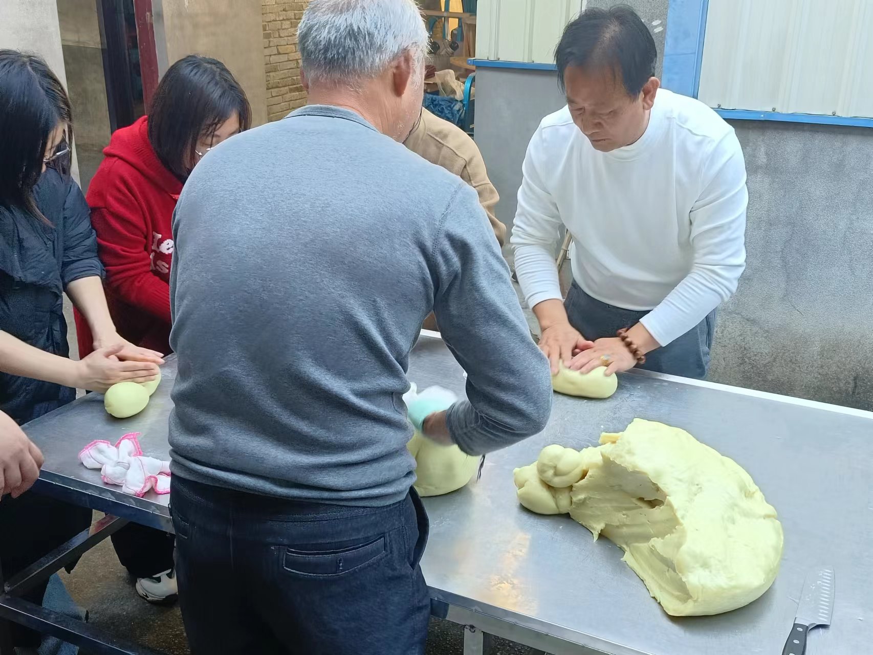 易順建工集團:體驗黃粿制作,傳承傳統文化