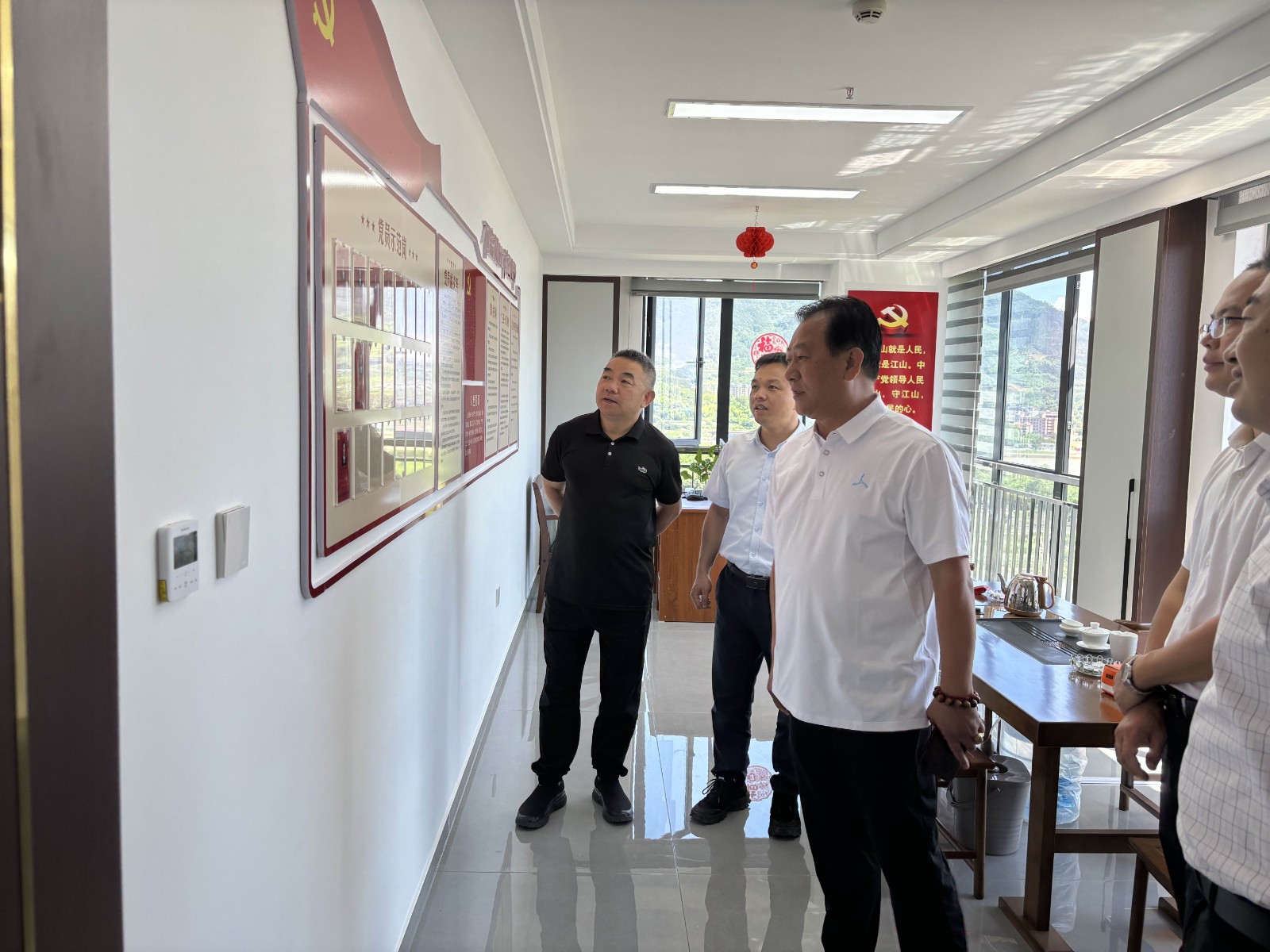 南平市住建局領導蒞臨易順建工集團有限公司,共話建筑行業新機遇與挑戰