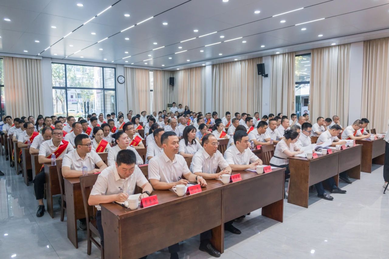 喜報!易順建工集團與總經理李晉恒雙雙榮獲松溪縣“6·9”極端暴雨洪澇災害防御優秀表彰。