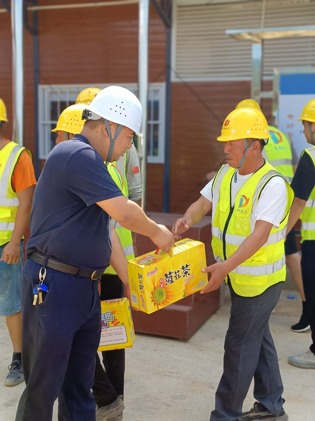 南平市住建局夏日送溫情,縷縷清涼潤心田