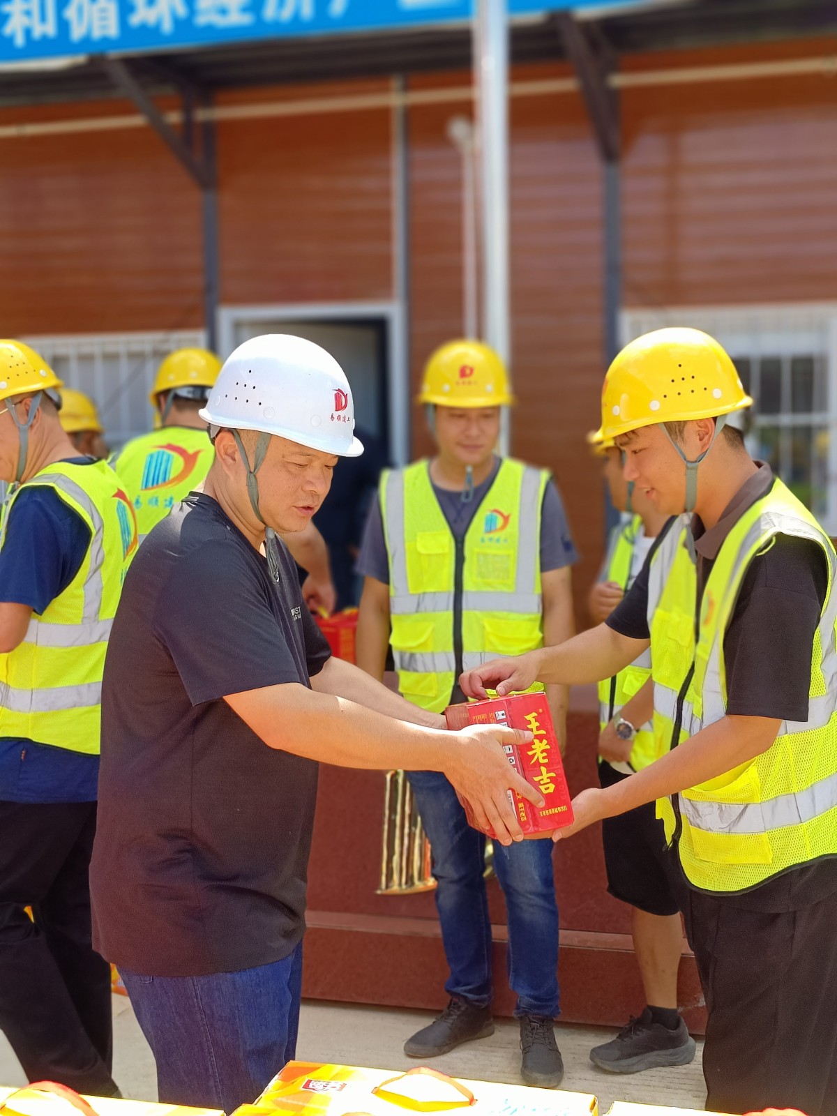 南平市住建局夏日送溫情,縷縷清涼潤心田