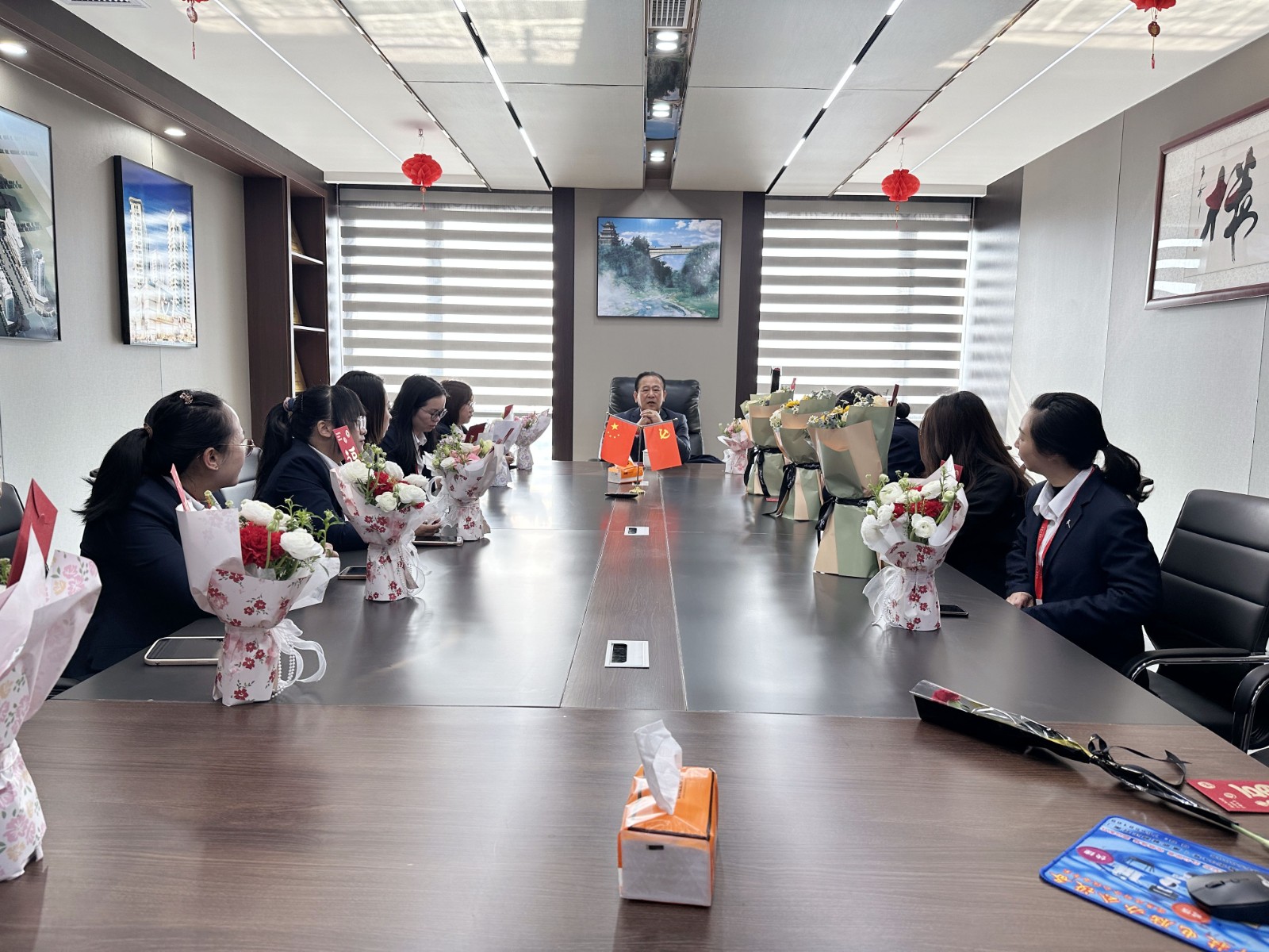 “同心協力 乘風破浪 巾幗力量,再創輝煌”易順建工集團舉行婦女節慶祝大會