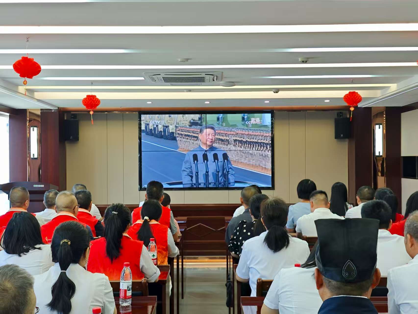 易順建工集團有限公司聯合松溪縣委統戰部機關集中集中觀看紀念中國人民抗日戰爭暨世界反法西斯戰爭勝利80周年大會